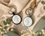 Porte-clés connectés AURIA Pets noir et vert sauge avec QR Code et NFC